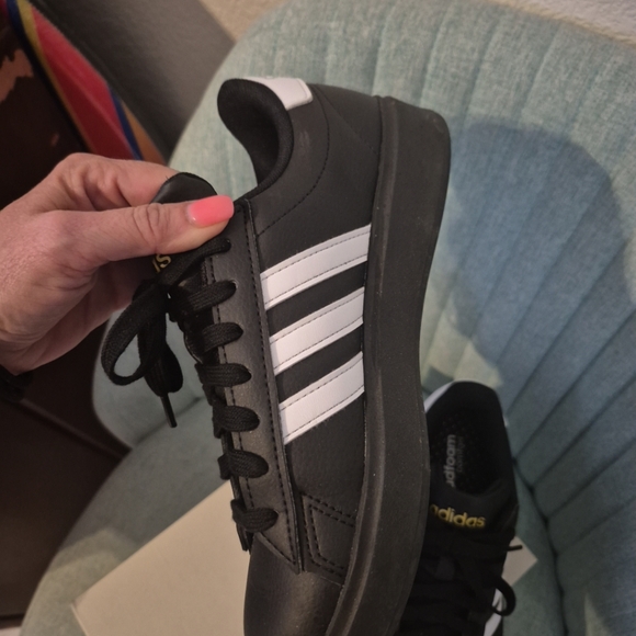 Adidas Black and White Classic Sneakers Woman Size 6 - Picture 7 of 12